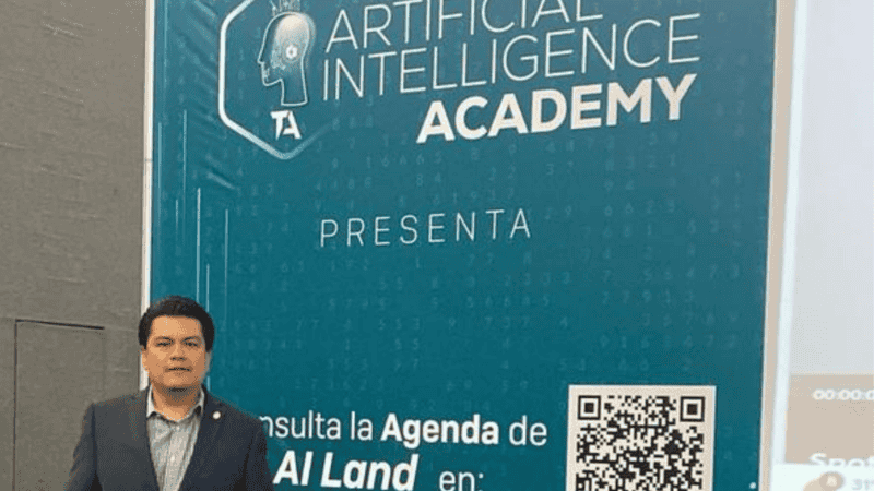 Alfredo, además de ejercer como abogado litigante, es académico del Instituto Nacional de Ciencias Penales y cuenta con conocimientos en Derecho Digital y robótica. ESPECIAL 