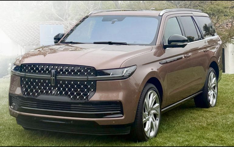 En su diseño lleva una gran parrilla cortada por una tira de leds. ESPECIAL