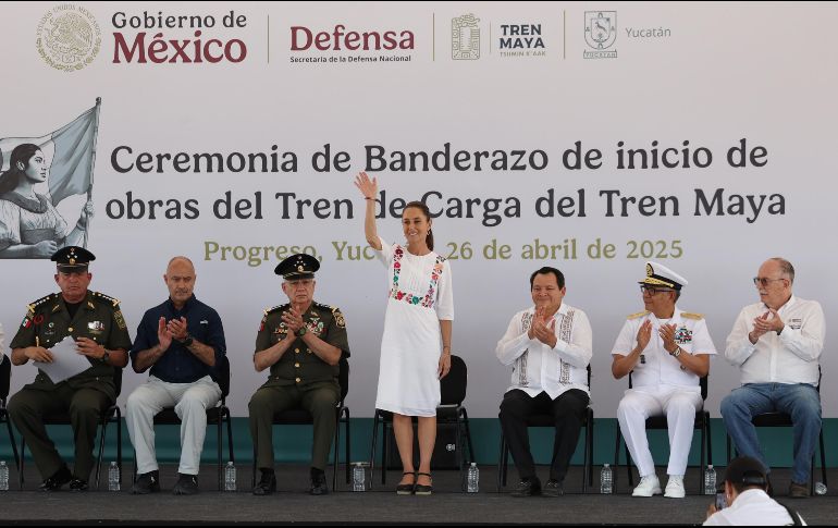 En el arranque, Sheinbaum reiteró que de esta forma cumple su promesa de ampliar el Tren Maya, una obra de 1.553 kilómetros de vías que priorizó su antecesor, Andrés Manuel López Obrador. EFE/ L. Hernández.