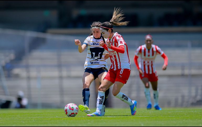 Silvana Flores y Carolina Jaramilo, durante el partido correspondiente a la vuelta de los Cuartos de Final del torneo Clausura 2025 de la Liga BBVA MX Femenil. IMAGO 7/ E. SÁNCHEZ