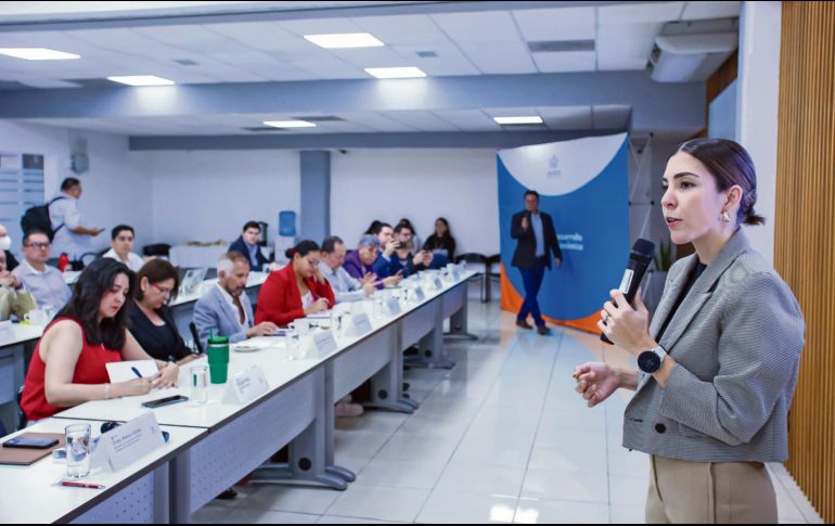 Cindy Blanco Ochoa. La titular de la Sedeco (centro), habla sobre los desafíos de la incertidumbre económica mundial y su impacto en la atracción de Inversión Extranjera. ESPECIAL