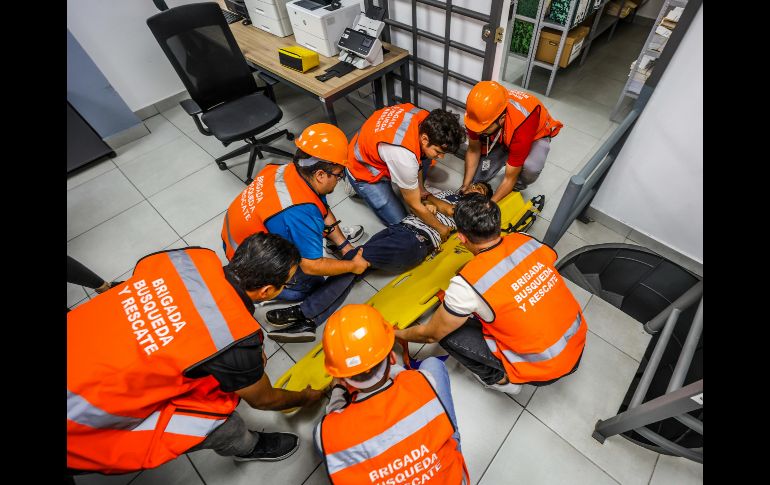 Según la Secretaría de Gobierno, alrededor de 10 mil 400 escuelas, oficinas gubernamentales, parques industriales y empresas particulares participaron en el Macrosimulacro. EL INFORMADOR/A.NAVARRO