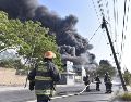 Se trabaja de forma conjunta con los Bomberos de Tlaquepaque, Guadalajara, Tonalá y PC Jalisco para controlarlo. CORTESÍA/Protección Civil Jalisco.