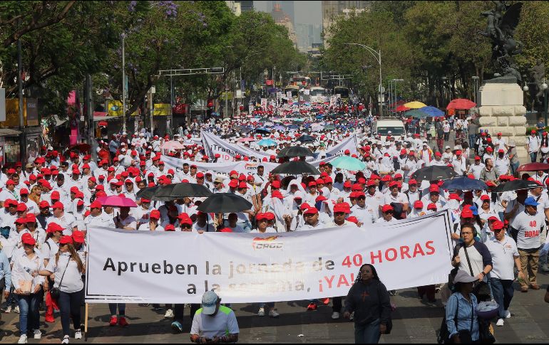 En las marchas por el Día del Trabajo, una de las consignas más recurrentes fue el avalar la reforma para reducir la jornada laboral de 48 a 40 horas semanales. EFE/M. Hartz