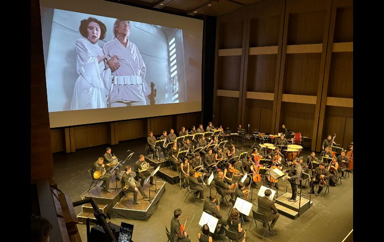 Bajo la dirección de Mario Monroy, director titular, y David Eduardo Rocha, director adjunto, más de 70 músicos recrearon en vivo la legendaria música compuesta por John Williams para la saga cinematográfica de George Lucas.EL INFORMADOR/ H. Navarro.