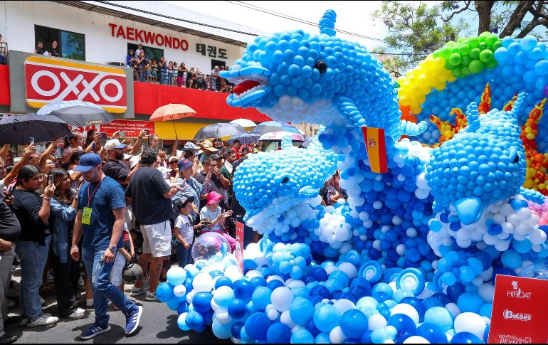 El desfile de globos de látex más grande del mundo arrancó el mediodía de este domingo en las inmediaciones de la Expo Guadalajara. EL INFORMADOR/ H. FIGUEROA..