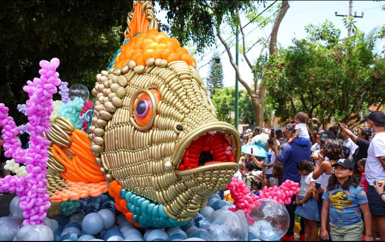 El desfile de globos de látex más grande del mundo arrancó el mediodía de este domingo en las inmediaciones de la Expo Guadalajara. EL INFORMADOR/ H. FIGUEROA..