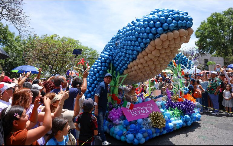 El desfile de globos de látex más grande del mundo arrancó el mediodía de este domingo en las inmediaciones de la Expo Guadalajara. EL INFORMADOR/ H. FIGUEROA..