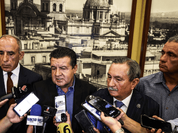 En la reunión estuvieron presentes dirigentes de Canacar, Agruas, Amotag, Conatram, Empresarios del Corredor Guadalajara Chapala, Fematrac, INDECO y de la Unión de Comerciantes del Mercado de Abastos de Guadalajara. EL INFORMADOR / A. NAVARRO