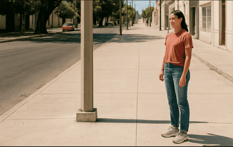 Los rayos solares inciden de forma completamente vertical, provocando que los objetos verticales proyecten sombras mínimas.ESPECIAL
