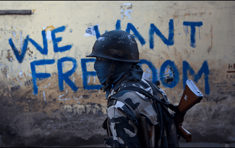 India lanza misiles a través de la frontera con Pakistán, matando a 1 niño, dicen funcionarios. AP Foto/D. Yasin.