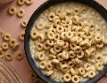Descubre qué tan saludable es desayunar cereal con leche. UNPLASH / G. COVARRUBIAS