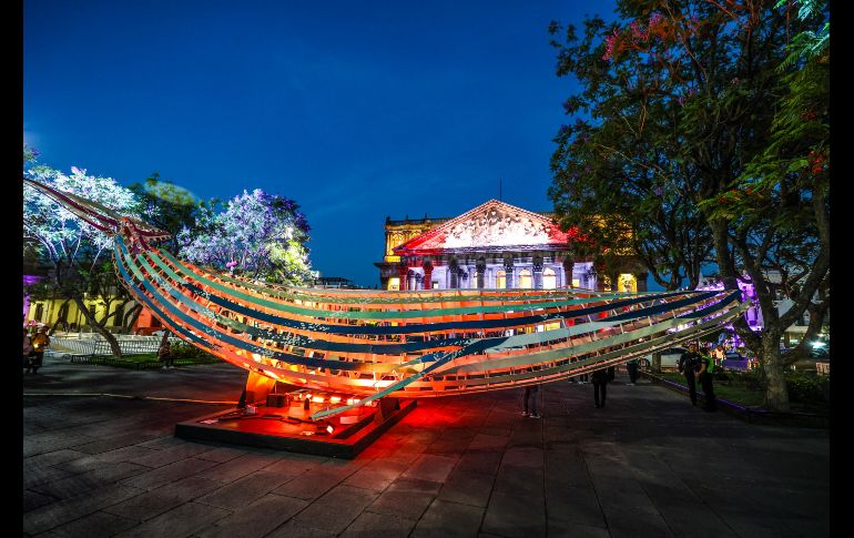 La obra, creada por Mathias Gmachl, incorpora elementos sonoros que remontan a la atmósfera burbujeante y submarina donde se desarrollan estos cetáceos, además de reproducir sus cantos misteriosos con los que se comunican entre sí. EL INFORMADOR / A. Navarro