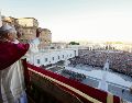 Bendición a los asistentes. El Papa León XIV exhortó al mundo a encontrar herramientas de paz en tiempos de conflicto.AFP/F. Sforza