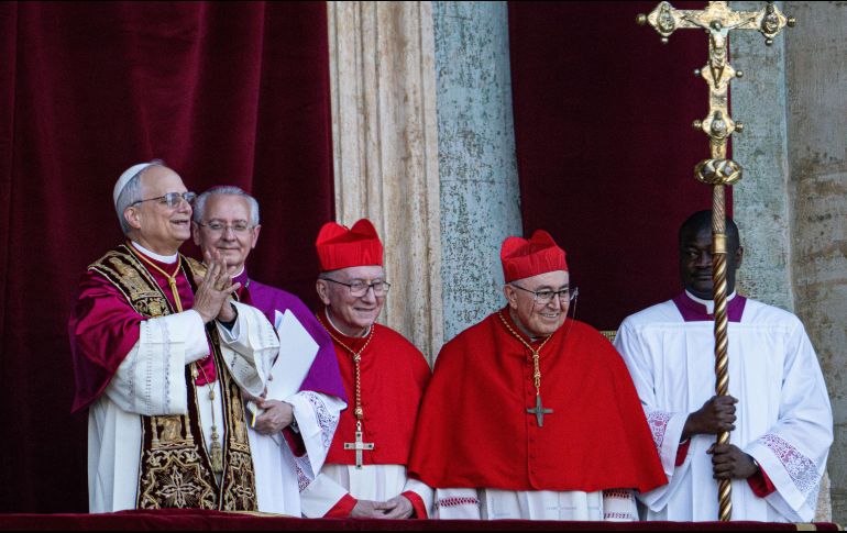 El Sumo Pontífice es fluido en los idiomas inglés, español, italiano, francés y portugués. Y tiene la capacidad de leer latín y alemán. AP