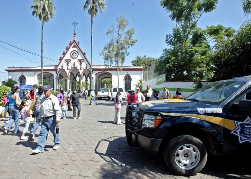 Los cementerios estarán abiertos al público de 8:00 a 18:00 horas este fin de semana con motivo del Día de las Madres. EL INFORMADOR/ ARCHIVO