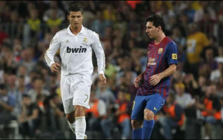 Algunos enfrentamientos entre Real Madrid y Barcelona han sido decisivos en la historia de la Liga Española, marcando el rumbo del campeonato. AP/ ARCHIVO.