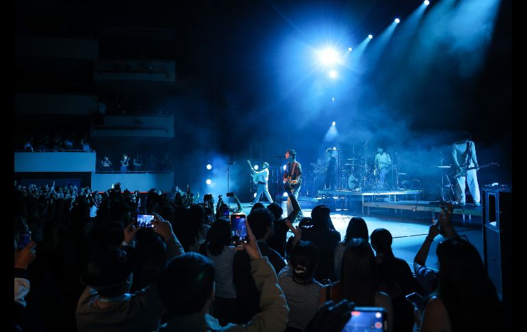 La música de Wallows resultó en un ventarrón de alegría, con melodías que apelaban a festejos nocturnos y tristezas dulces, a amores efervescentes y veranos más largos, a esas medianoches juveniles que se recuerdan por siempre. EL INFORMADOR / H. Figueroa