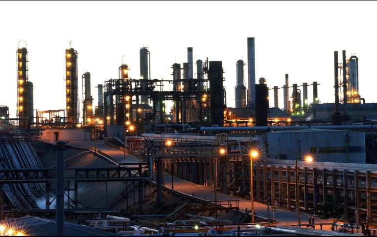Pemex asegura que atendió de manera oportuna las solicitudes de información del Fondo y que actualmente trabaja para fortalecer su posición operativa y consolidarse como un socio confiable. EFE/Archivo