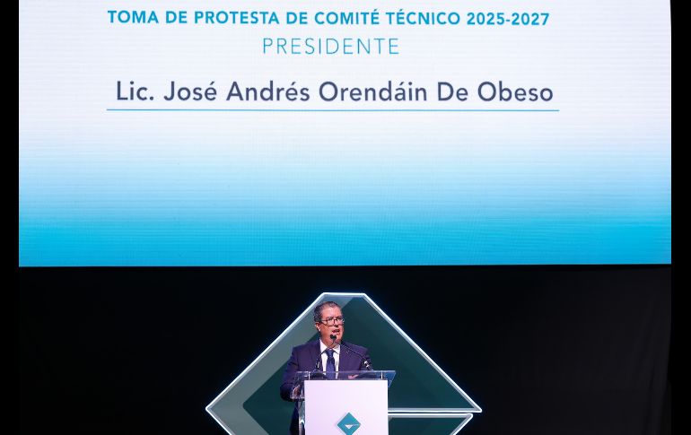 Orendáin de Obeso agradeció el trabajo realizado por el presidente saliente Luis Salazar Ramírez. EL INFORMADOR/ H. Figueroa.