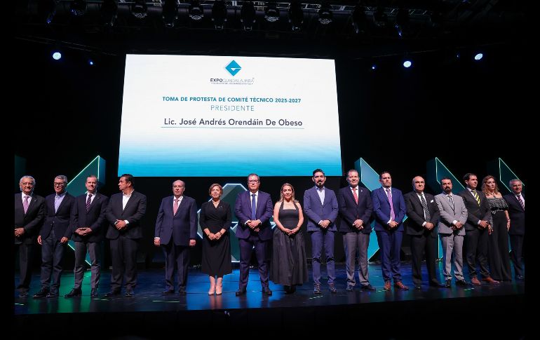 Orendáin de Obeso agradeció el trabajo realizado por el presidente saliente Luis Salazar Ramírez. EL INFORMADOR/ H. Figueroa.