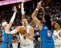 Nikola Jokic (#15) lideró a los Nuggets en un juego de eliminación. AFP/M. Stockman