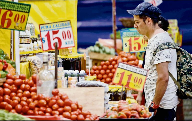 La baja en la tasa de interés de Banxico busca estimular el consumo interno a partir de una inflación mejor controlada. EL UNIVERSAL