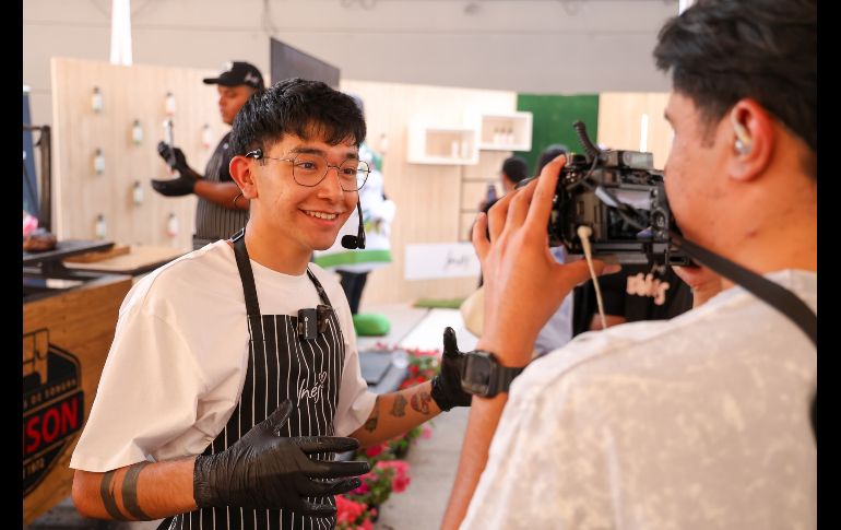 A lo largo de casi una hora y media, el Chef en proceso puso la muestra de cómo cocinar perfectamente una aguja norteña, un corte exquisito que fue acompañado por papas al grill y ensalada característica del chef. EL INFORMADOR / H. Figueroa