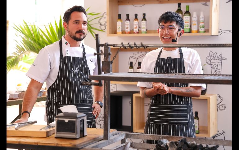 A lo largo de casi una hora y media, el Chef en proceso puso la muestra de cómo cocinar perfectamente una aguja norteña, un corte exquisito que fue acompañado por papas al grill y ensalada característica del chef. EL INFORMADOR / H. Figueroa