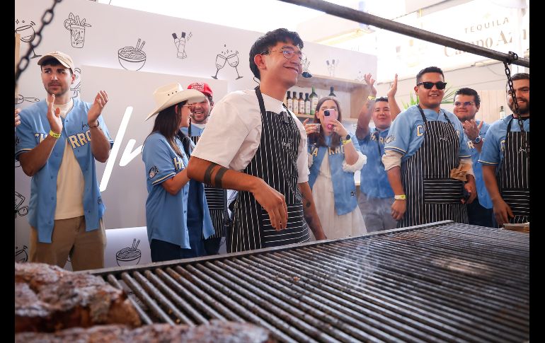 A lo largo de casi una hora y media, el Chef en proceso puso la muestra de cómo cocinar perfectamente una aguja norteña, un corte exquisito que fue acompañado por papas al grill y ensalada característica del chef. EL INFORMADOR / H. Figueroa