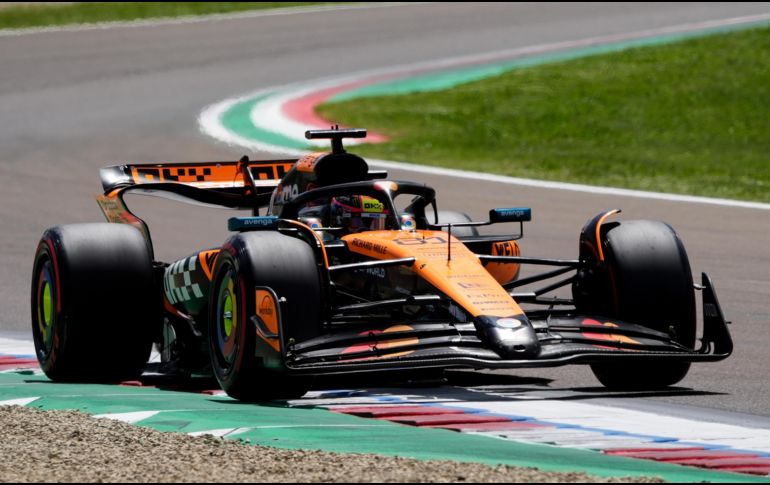 Oscar Piastri firmó así su primera pole de la temporada y demostró que McLaren atraviesa un gran momento. EFE / D. Di Giovanni