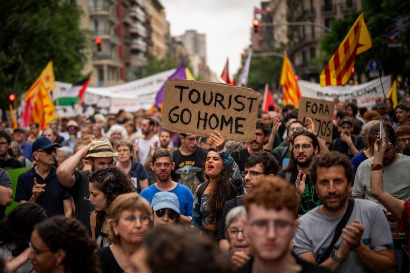 La crisis inmobiliaria en España ha provocado movilizaciones y protestas por parte de las y los ciudadanos de Barcelona y Madrid. AP / E. Morenatti