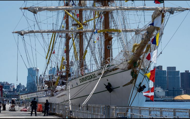 Autoridades tanto de Estados Unidos como de México cooperan para dar con las causas del choque del navío contra el puente de Brooklyn. EFE