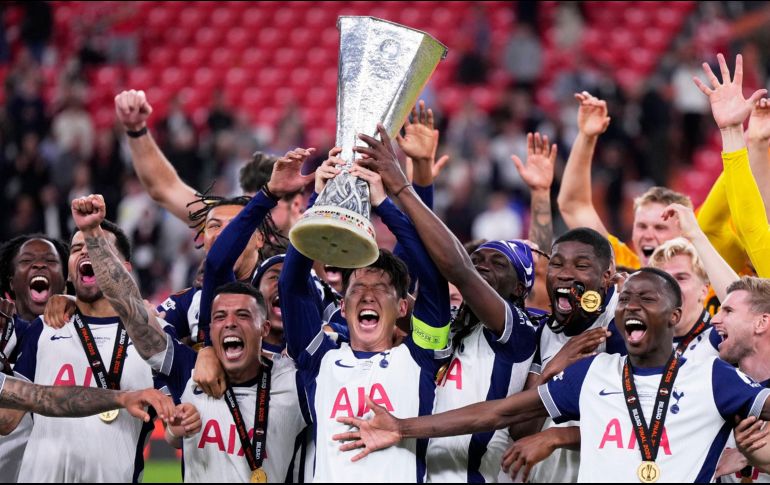 La victoria llega seis años después de que Tottenham, dirigido por el argentino Mauricio Pochettino, perdió ante Liverpool en la final de la Liga de Campeones. EFE/ L. Tejido.