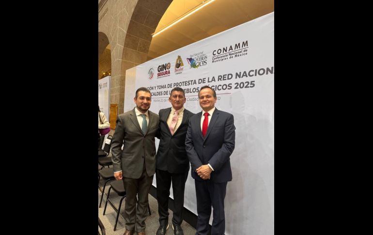 El evento se realizó en la Ciudad de México, donde se dieron cita alcaldes de distintas regiones del país, así como senadores y autoridades federales. CORTESÍA.