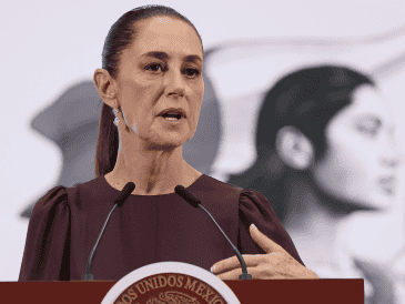 El objetivo es que no haya este impuesto para los mexicanos que viven en el país vecino del norte, señaló la Mandataria. EFE / J. MÉNDEZ