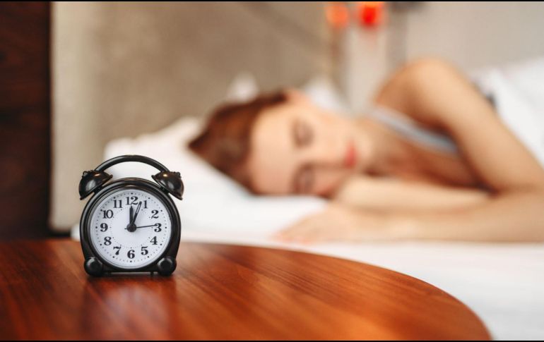 La cantidad correcta de horas de descanso varia dependiendo la edad. Canva/ESPECIAL