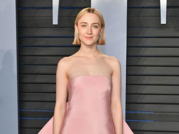 Saoirse Ronan dejó ver su embarazo en una alfombra roja en Francia. AFP/ARCHIVO