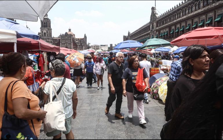 Maestros mantienen toma del zócalo. No hay avance en el diálogo entre el magisterio y la administración de Claudia Sheinbaum. SUN/G. Pano