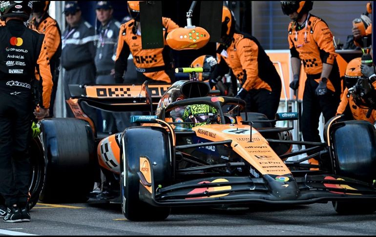 McLaren aprovechó cada momento clave de la competencia y supo posicionar a sus dos pilotos al frente. EFE/EPA/G. Bouys