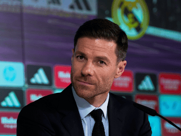 Xabi Alonso fue presentado como el nuevo entrenador del Real Madrid. AP /Jose Bretón