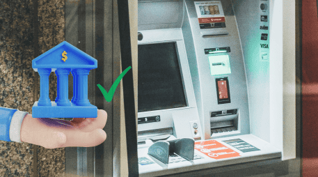 Según la Condusef, algunos bancos permiten retirar efectivo o consultar saldo sin comisión, aunque la tarjeta sea de otra institución. UNSPLASH/ J. Cooper