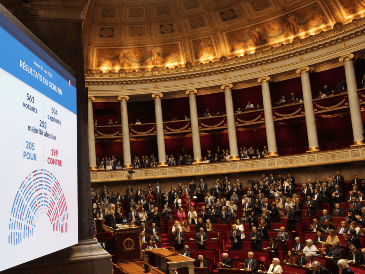 La Asamblea Nacional francesa aprueba la legalización de la eutanasia. AP Foto/M. Euler.