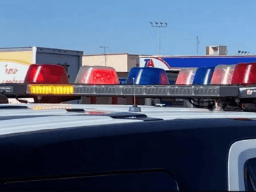 Los hechos ocurrieron en el centro comercial Brass Mill Center alrededor de las 4:40 p.m. ESPECIAL