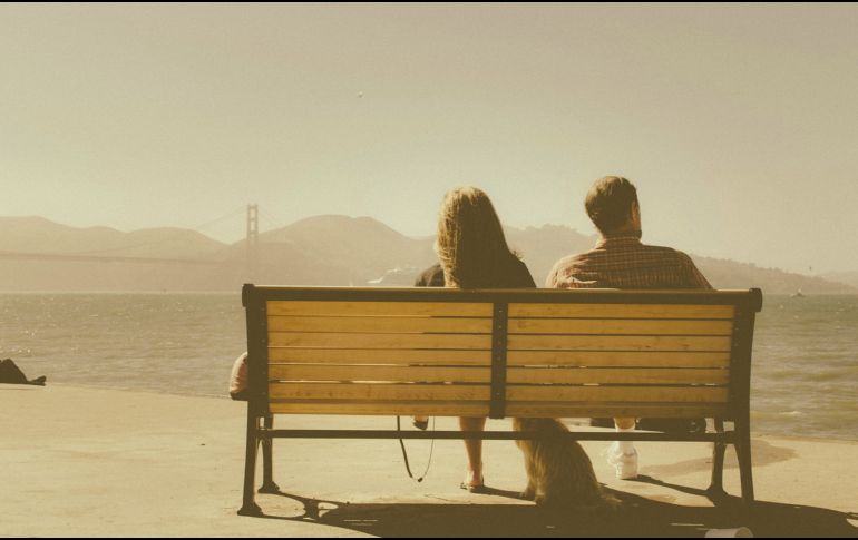 Ansiedad, celos, dependencia o necesidad de validación no son señales de amor, sino alertas que debemos aprender a reconocer. UNSPLASH