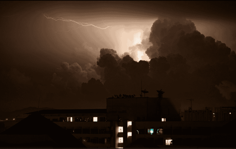 La pérdida de luz durante las tormentas es una de las preocupaciones más comunes. Canva/ESPECIAL
