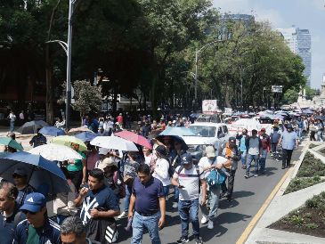 Integrantes de la CNTE marcharon del Ángel de la Independencia a la Torre del Caballito, en su jornada 15 de protestas. EL UNIVERSAL