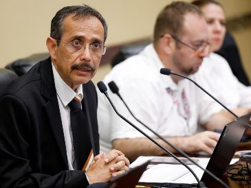 El vocal de Organización Electoral del INE Jalisco prevé un plazo de hasta 10 días para terminar de contar los votos tras segmentarlos por tipo de elección. EL INFORMADOR / H. FIGUEROA