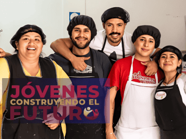 Además de la capacitación, los beneficiarios reciben un apoyo económico mensual equivalente al salario mínimo y un seguro médico. ESPECIAL/Programas para el Bienestar