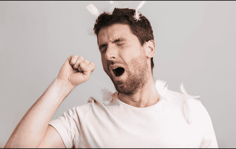 Dormir bien es tan importante como comer sano o mantenerse activo. Escuchar a tu cuerpo y atender los signos de fatiga crónica es clave para prevenir problemas más serios y mejorar tu calidad de vida. CANVA